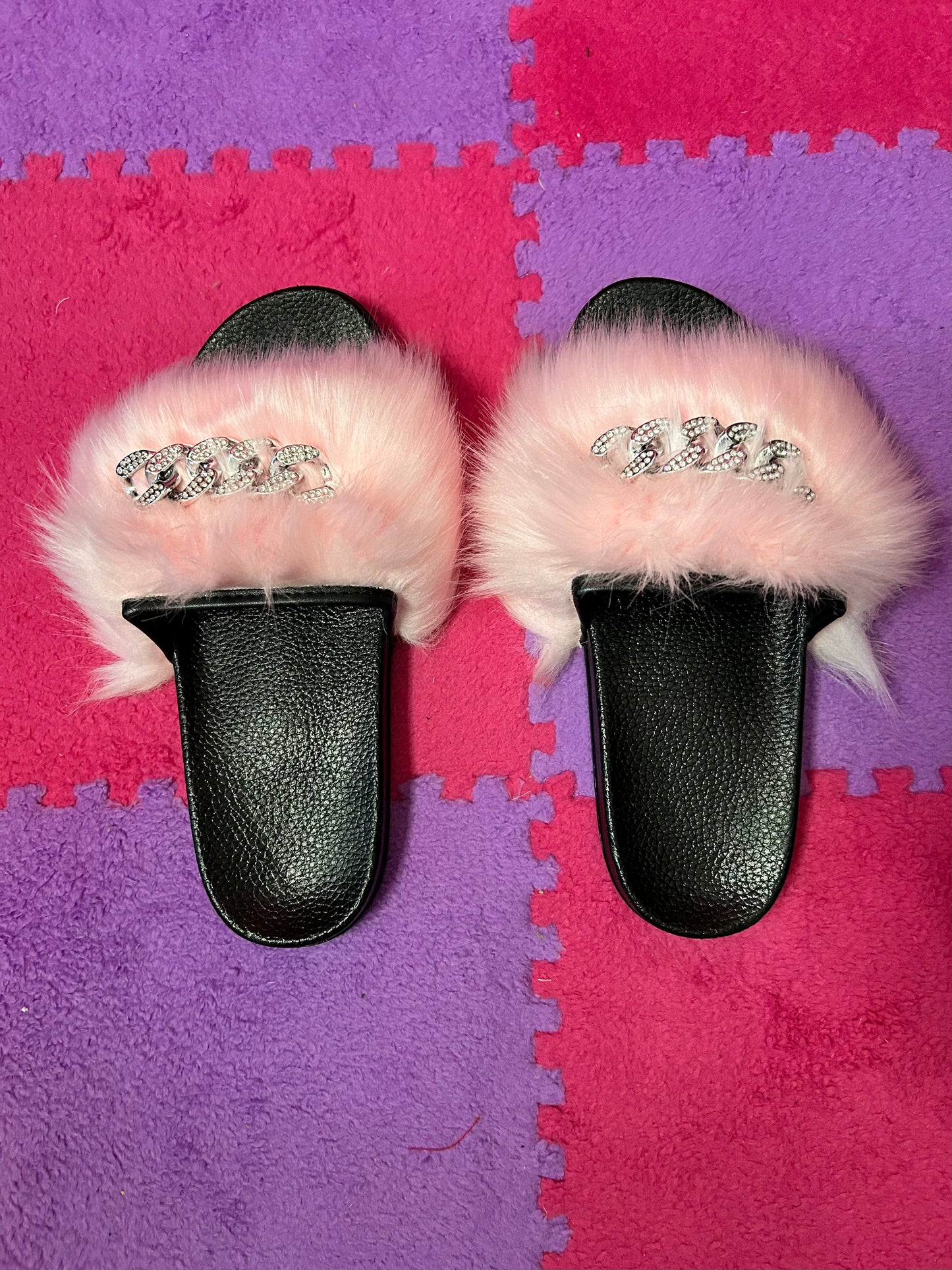 Fur Slides w/silver chain